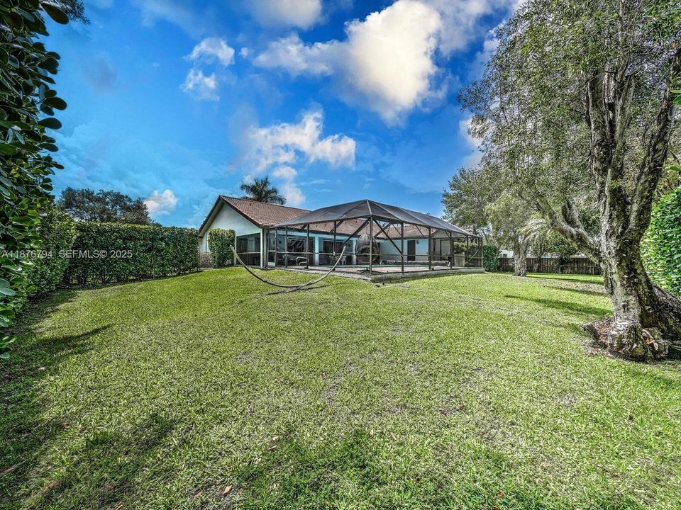 合同活跃: $775,000 (4 贝兹, 2 浴室, 2112 平方英尺)