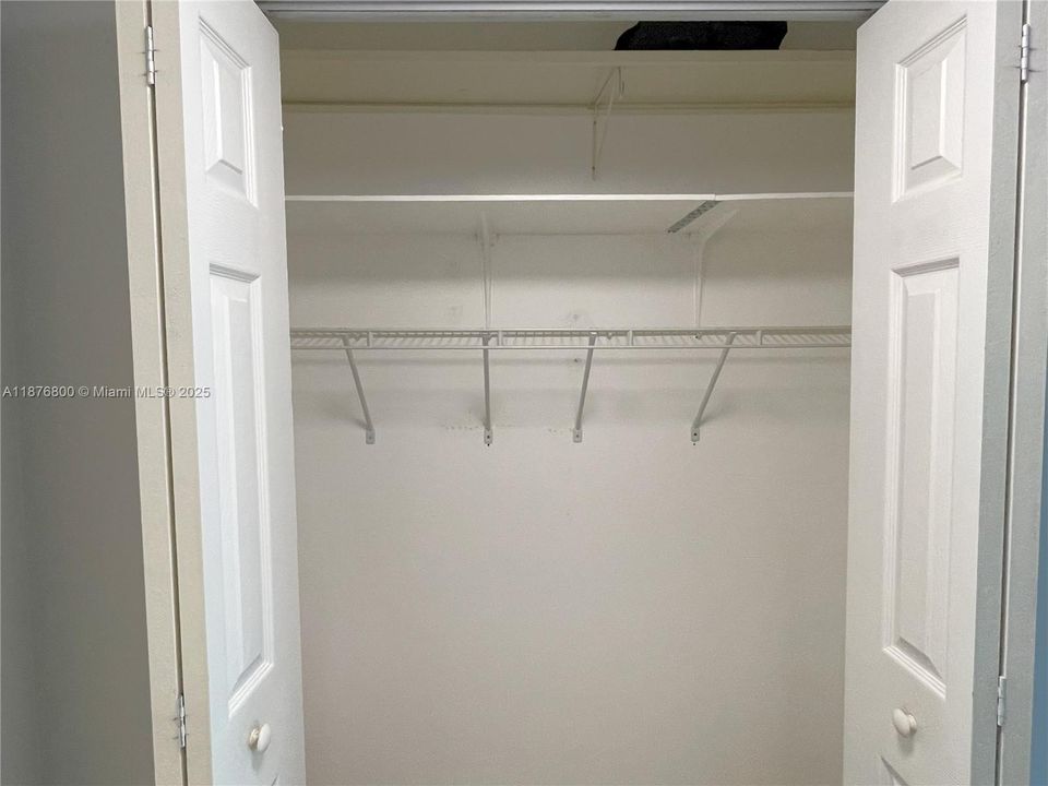 For Sale: $389,000 (1 beds, 2 baths, 808 Square Feet)