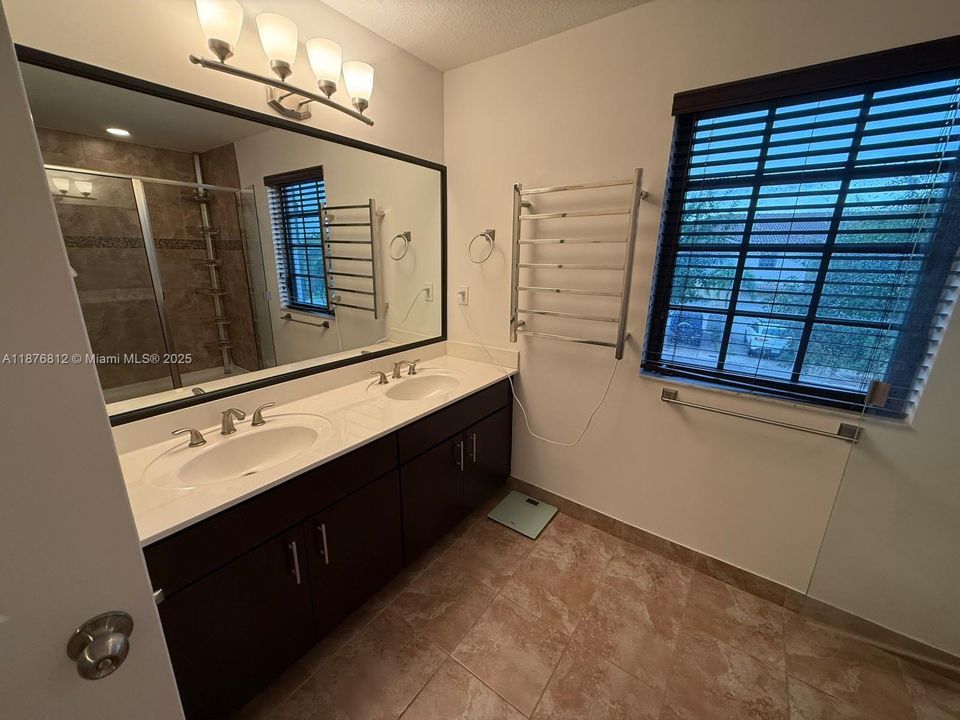 Active With Contract: $3,300 (3 beds, 2 baths, 1671 Square Feet)