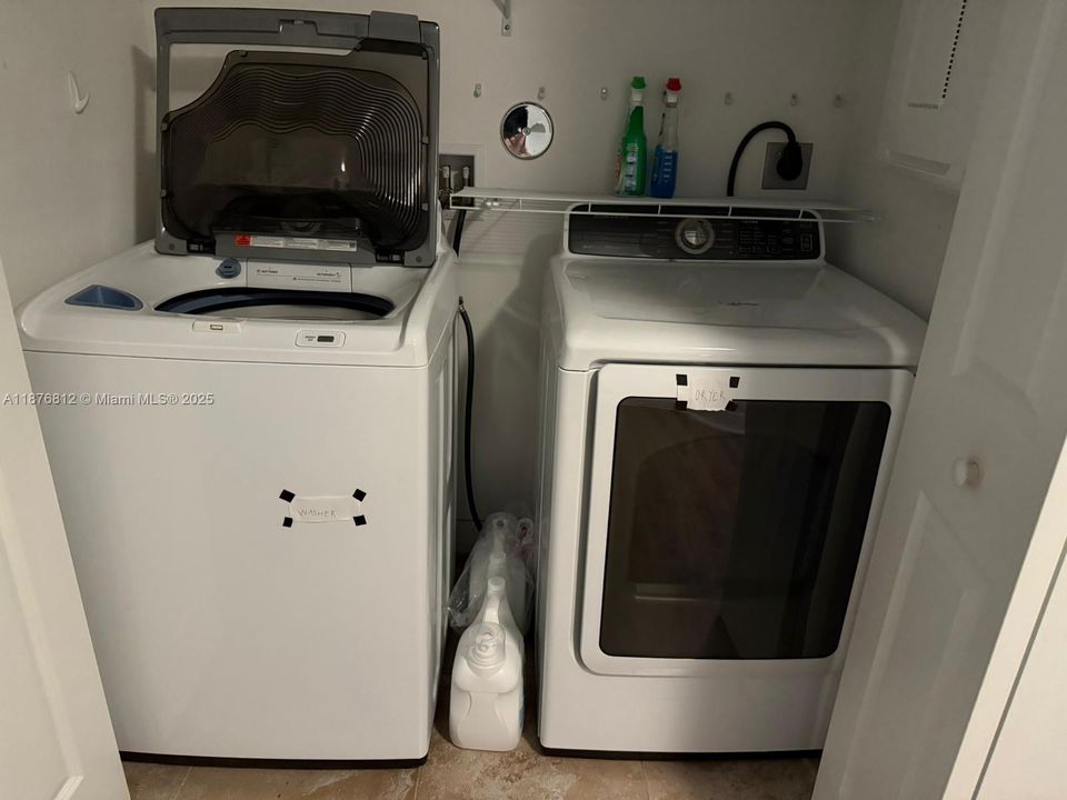 Active With Contract: $3,300 (3 beds, 2 baths, 1671 Square Feet)