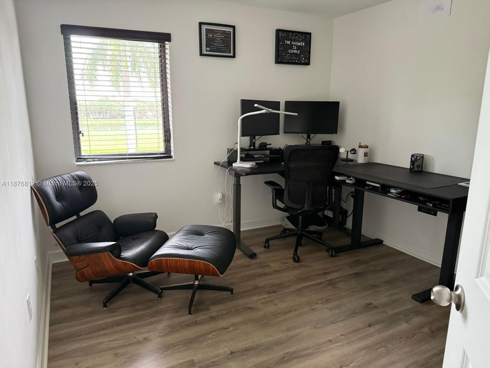 Active With Contract: $3,300 (3 beds, 2 baths, 1671 Square Feet)