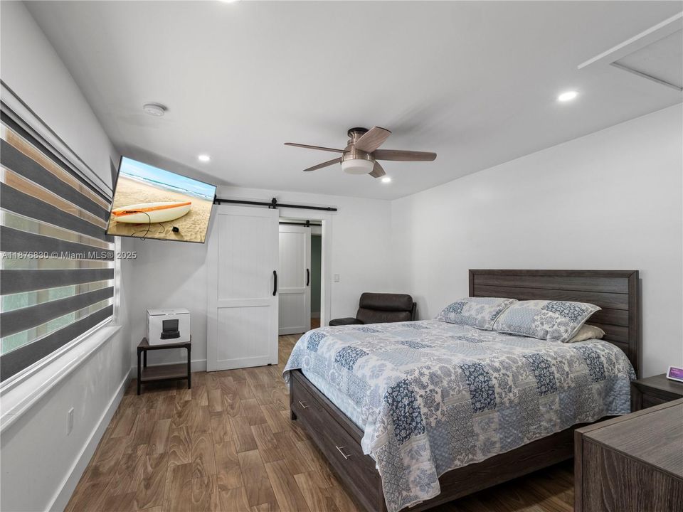 合同活跃: $1,250,000 (3 贝兹, 3 浴室, 3295 平方英尺)