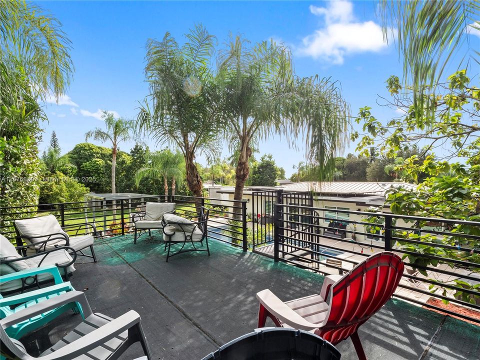 合同活跃: $1,250,000 (3 贝兹, 3 浴室, 3295 平方英尺)