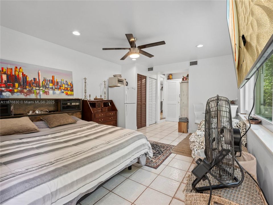 合同活跃: $1,250,000 (3 贝兹, 3 浴室, 3295 平方英尺)