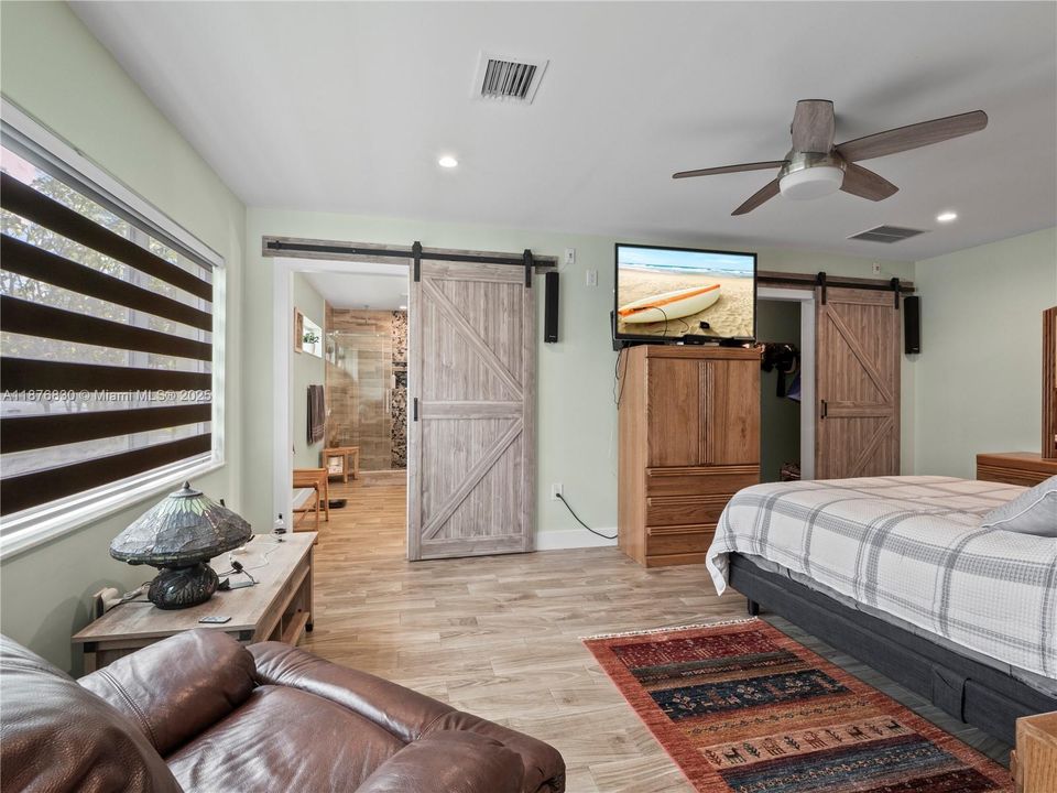 合同活跃: $1,250,000 (3 贝兹, 3 浴室, 3295 平方英尺)