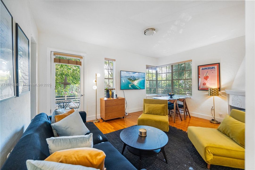 Vendido Recientemente: $515,000 (2 camas, 1 baños, 860 Pies cuadrados)