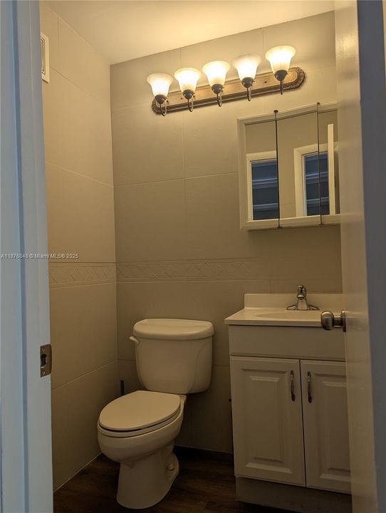 Под контрактом: $2,500 (0 спален, 0 ванн, 0 Квадратных фут)