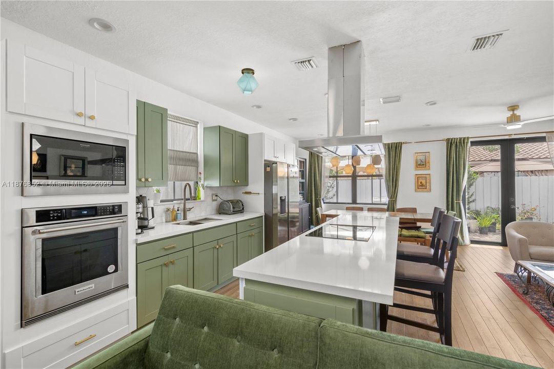 待售: $720,000 (3 贝兹, 2 浴室, 1534 平方英尺)