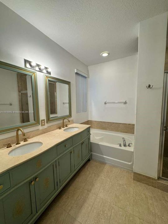 待售: $720,000 (3 贝兹, 2 浴室, 1534 平方英尺)