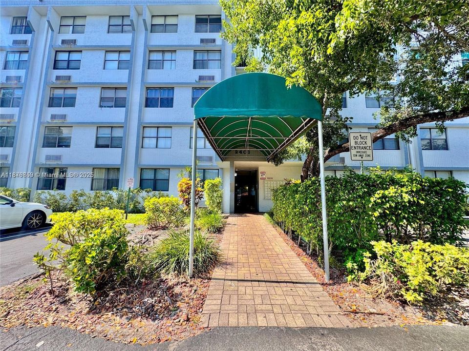 Recently Rented: $1,550 (1 beds, 1 baths, 475 Square Feet)