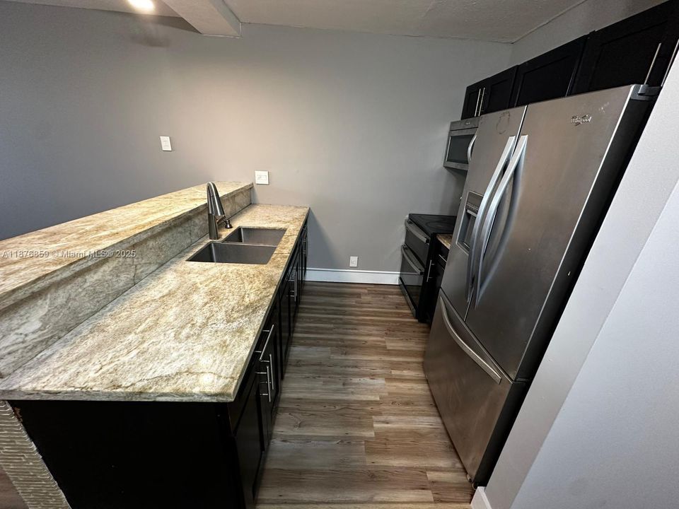 Recently Rented: $1,550 (1 beds, 1 baths, 475 Square Feet)