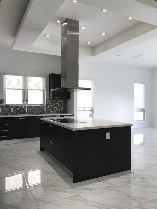 Recently Rented: $7,600 (5 beds, 5 baths, 3904 Square Feet)