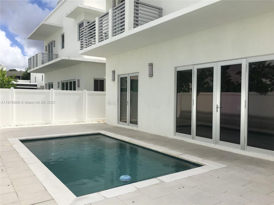 Recently Rented: $7,600 (5 beds, 5 baths, 3904 Square Feet)