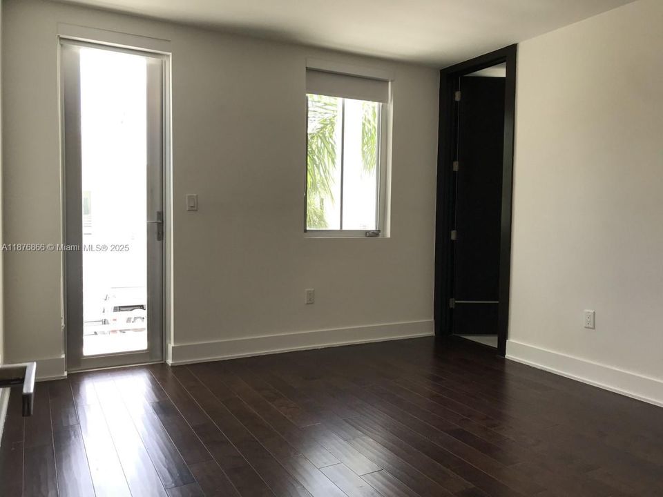 Recently Rented: $7,600 (5 beds, 5 baths, 3904 Square Feet)