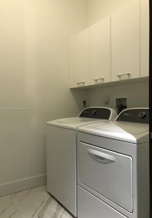 Recently Rented: $7,600 (5 beds, 5 baths, 3904 Square Feet)