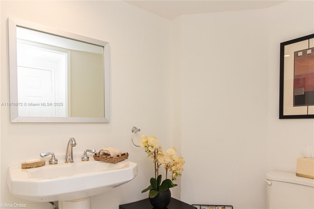 For Sale: $990,000 (2 beds, 2 baths, 1610 Square Feet)