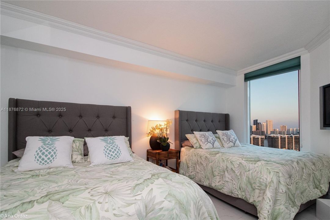 For Sale: $990,000 (2 beds, 2 baths, 1610 Square Feet)