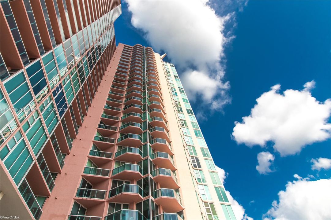 For Sale: $990,000 (2 beds, 2 baths, 1610 Square Feet)