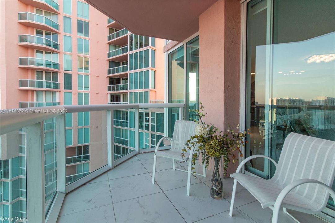 For Sale: $990,000 (2 beds, 2 baths, 1610 Square Feet)