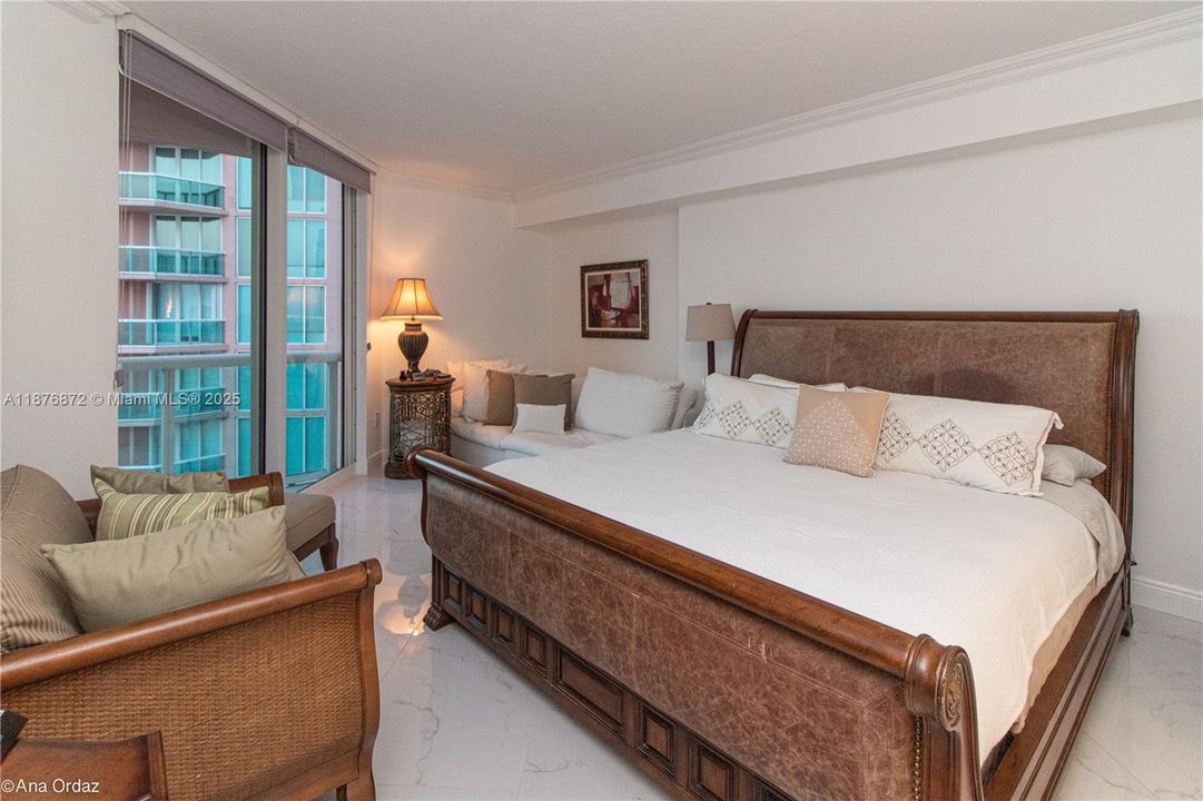 For Sale: $990,000 (2 beds, 2 baths, 1610 Square Feet)