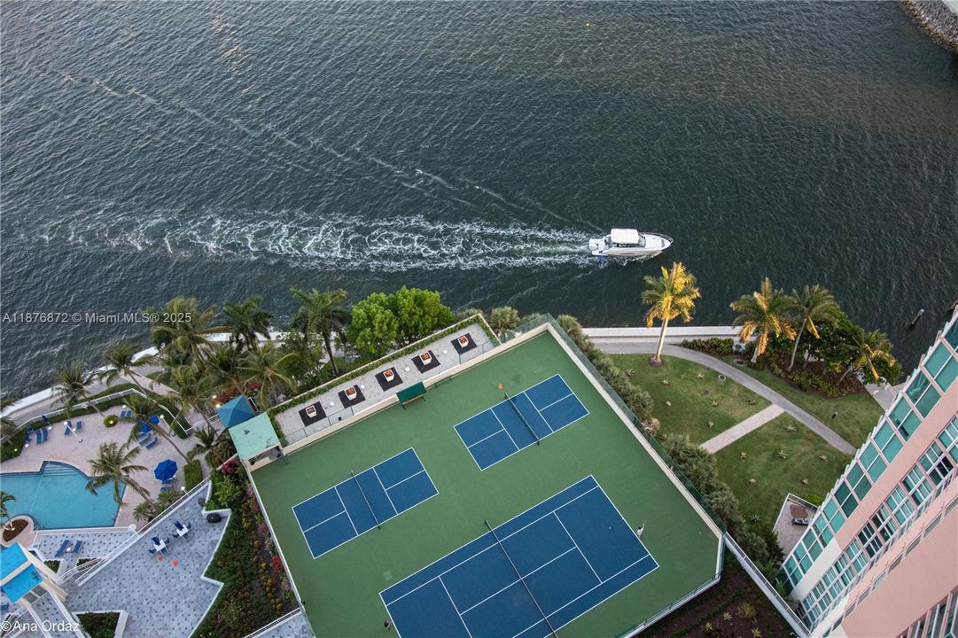 For Sale: $990,000 (2 beds, 2 baths, 1610 Square Feet)