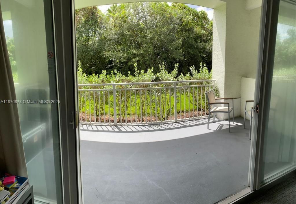 待售: $118,000 (1 贝兹, 1 浴室, 705 平方英尺)