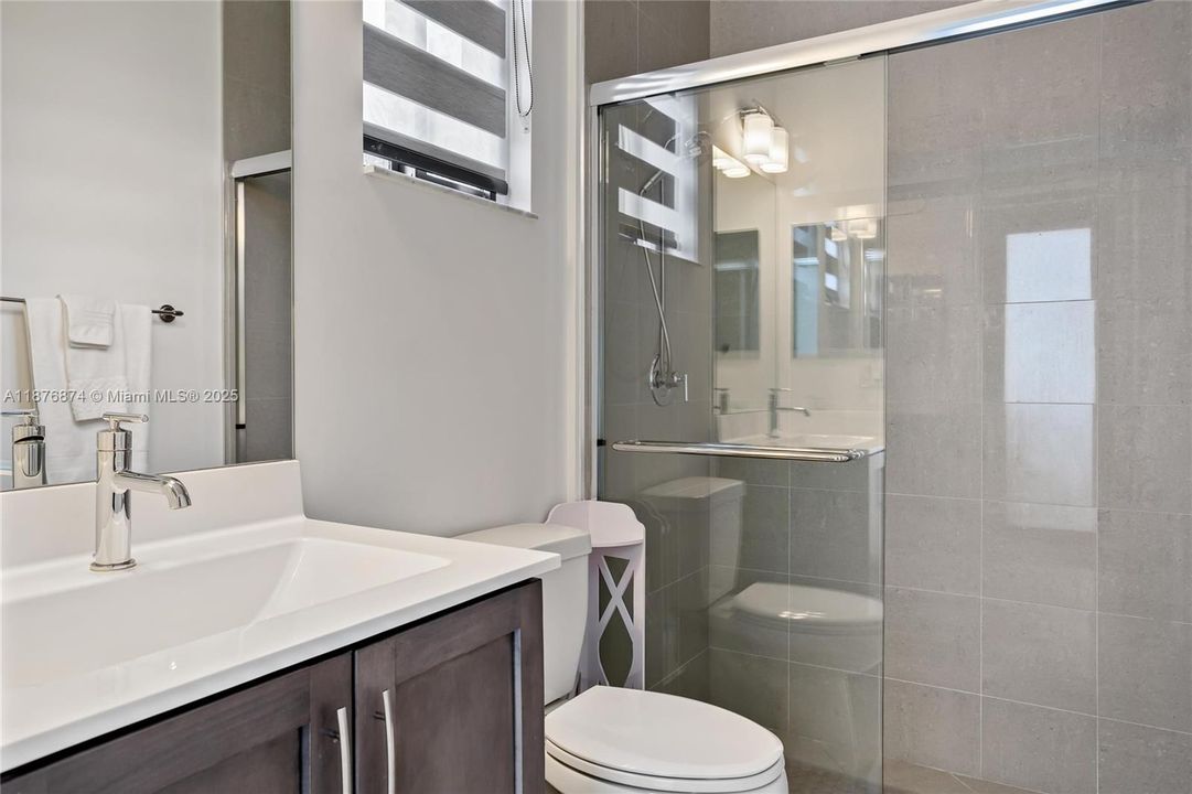 На продажу: $1,600,000 (5 спален, 4 ванн, 4142 Квадратных фут)