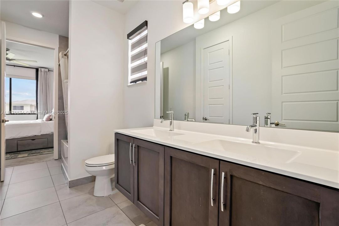 На продажу: $1,600,000 (5 спален, 4 ванн, 4142 Квадратных фут)