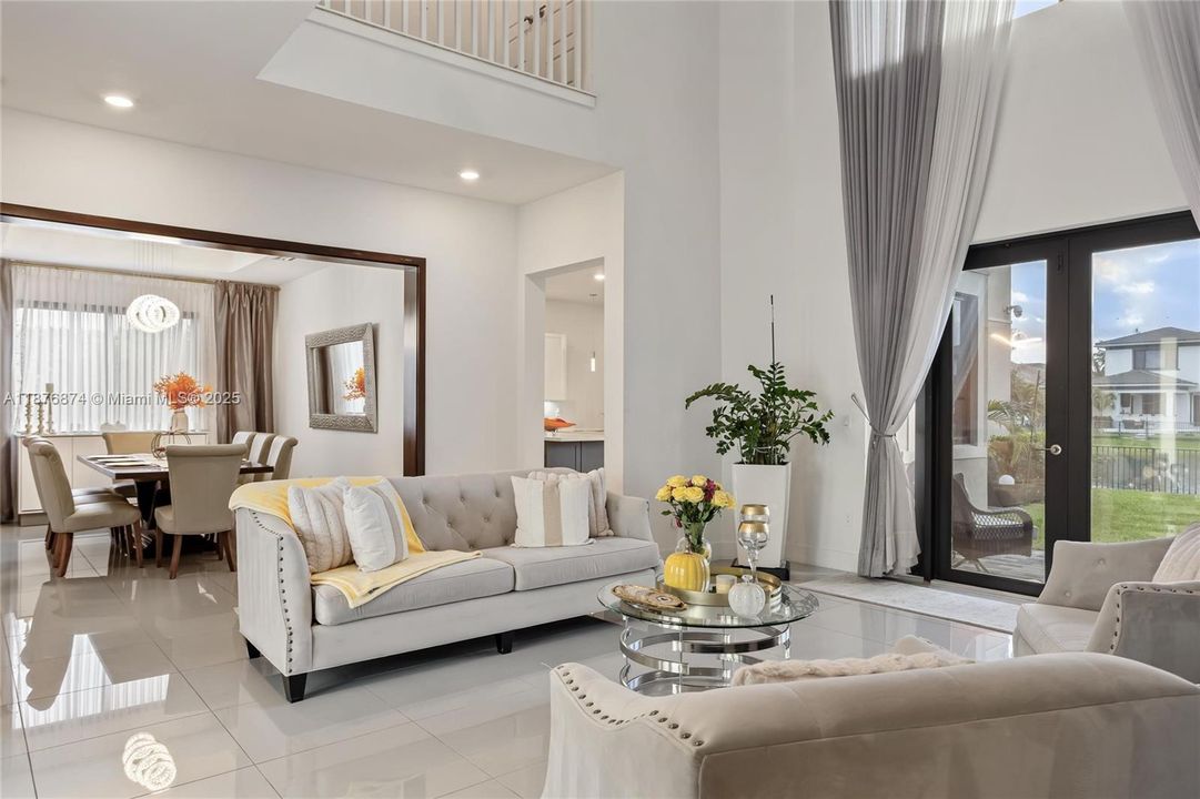 На продажу: $1,600,000 (5 спален, 4 ванн, 4142 Квадратных фут)