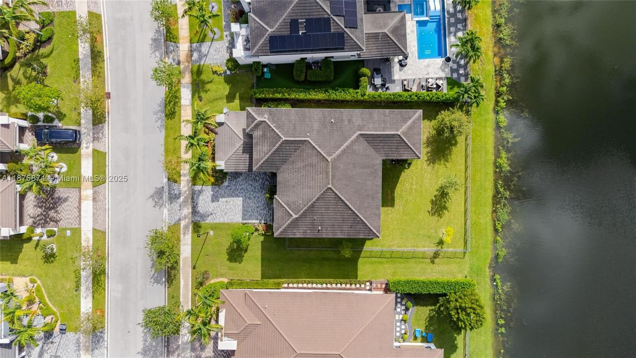 На продажу: $1,600,000 (5 спален, 4 ванн, 4142 Квадратных фут)