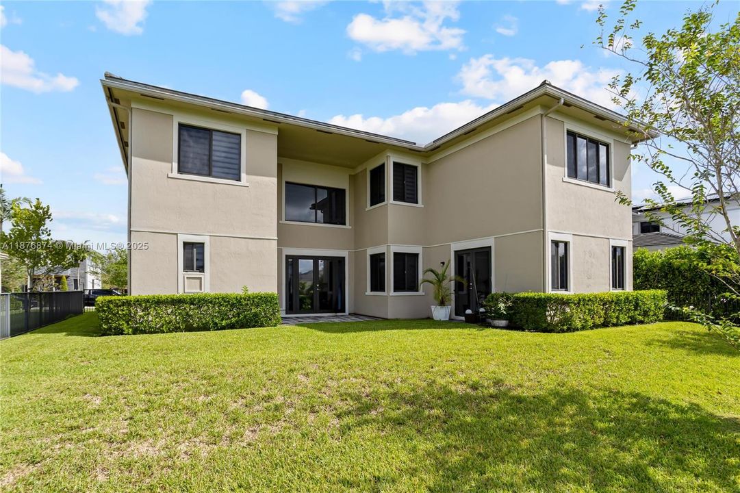 На продажу: $1,600,000 (5 спален, 4 ванн, 4142 Квадратных фут)