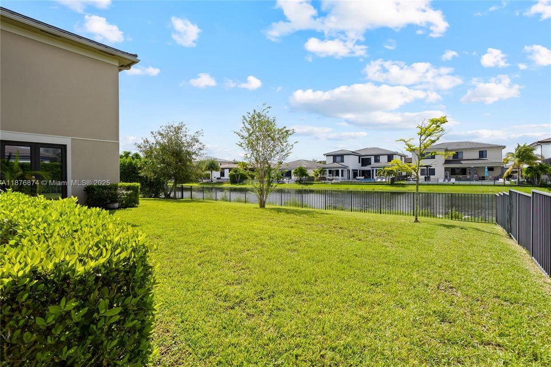 На продажу: $1,600,000 (5 спален, 4 ванн, 4142 Квадратных фут)