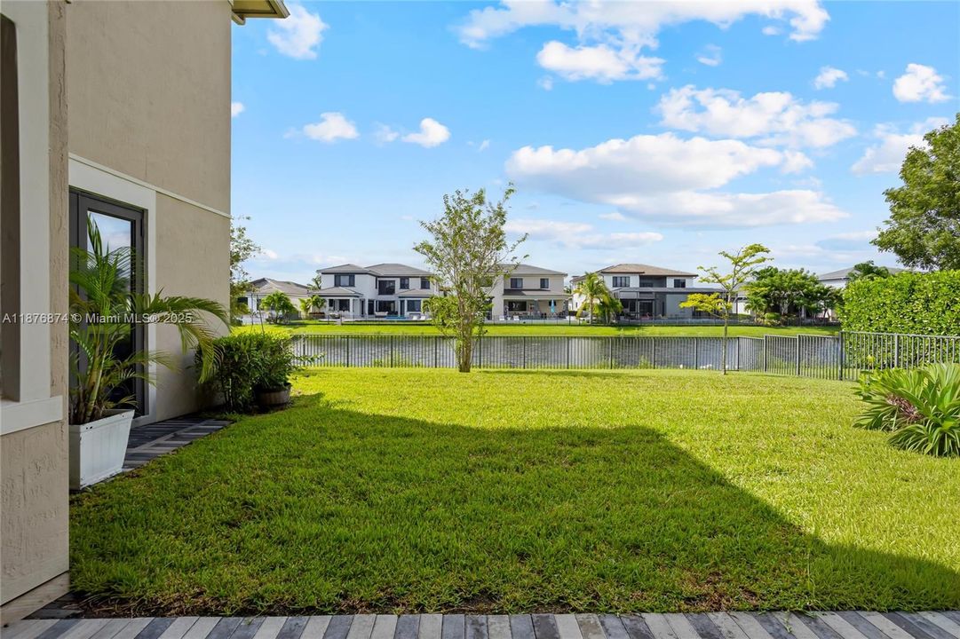 На продажу: $1,600,000 (5 спален, 4 ванн, 4142 Квадратных фут)