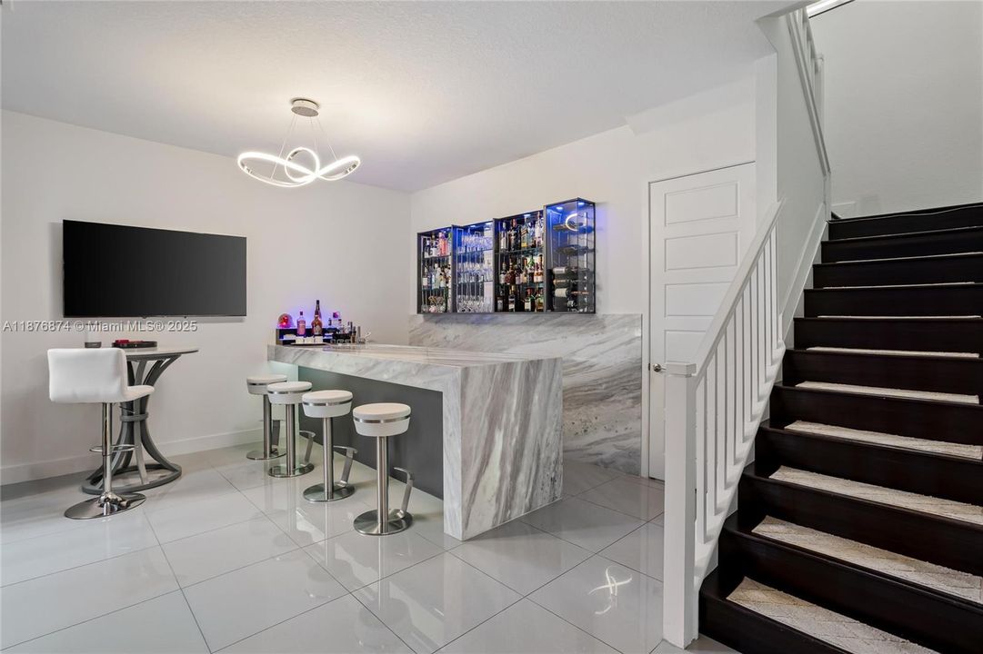 На продажу: $1,600,000 (5 спален, 4 ванн, 4142 Квадратных фут)