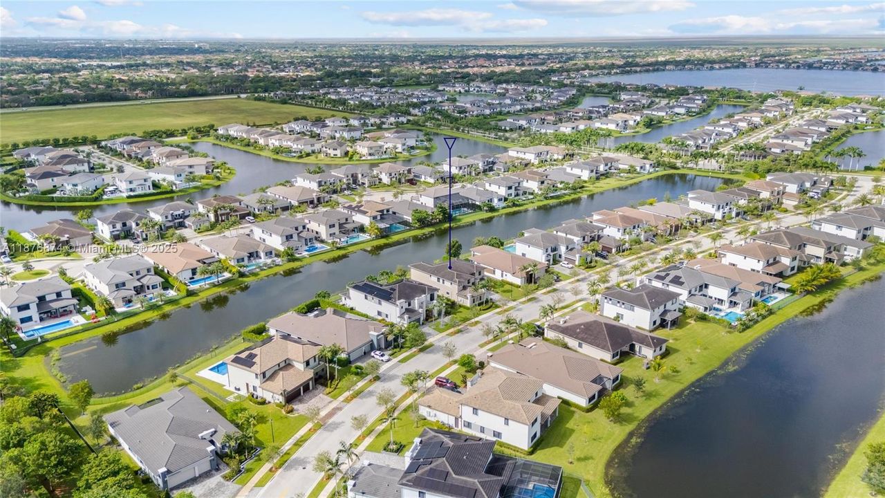 На продажу: $1,600,000 (5 спален, 4 ванн, 4142 Квадратных фут)