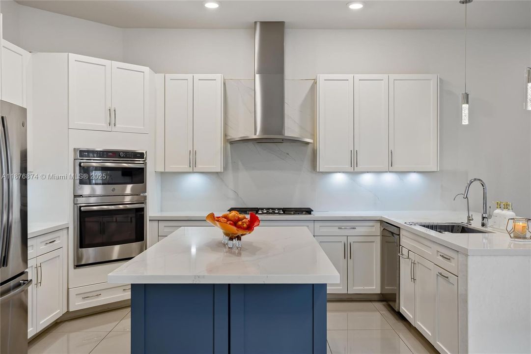 На продажу: $1,600,000 (5 спален, 4 ванн, 4142 Квадратных фут)