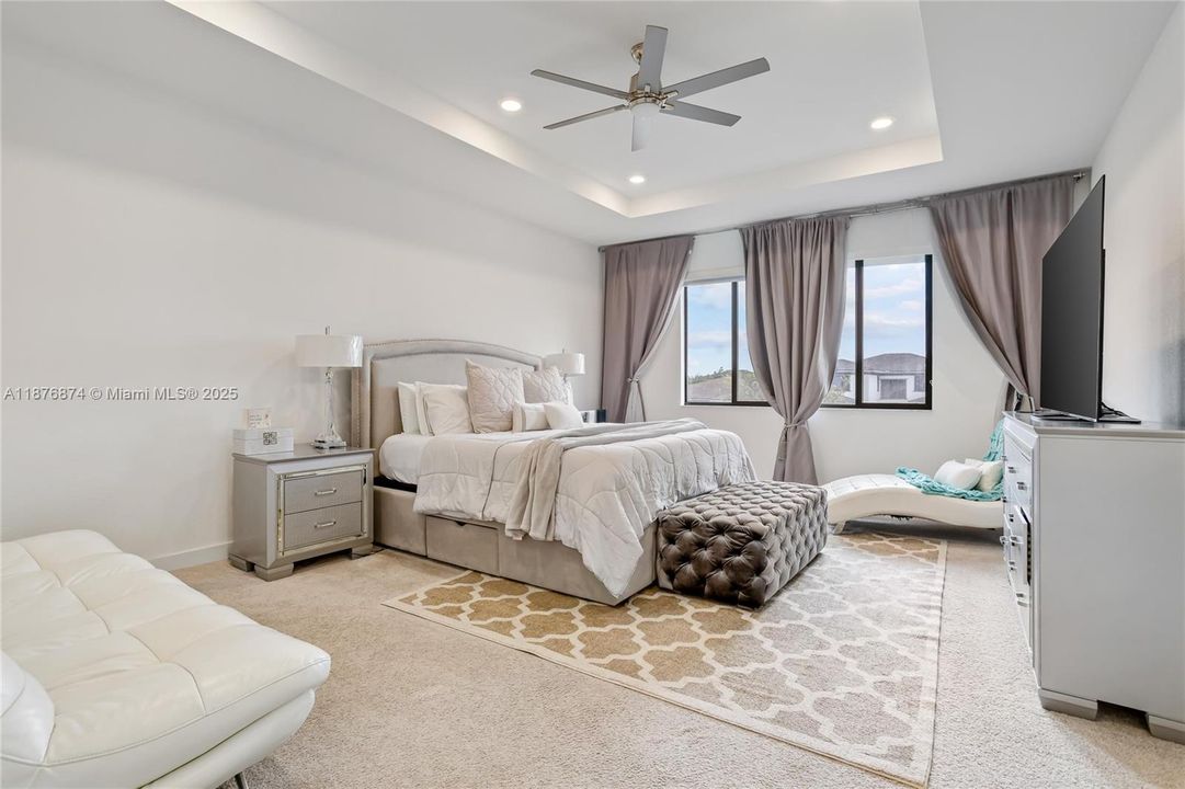 На продажу: $1,600,000 (5 спален, 4 ванн, 4142 Квадратных фут)