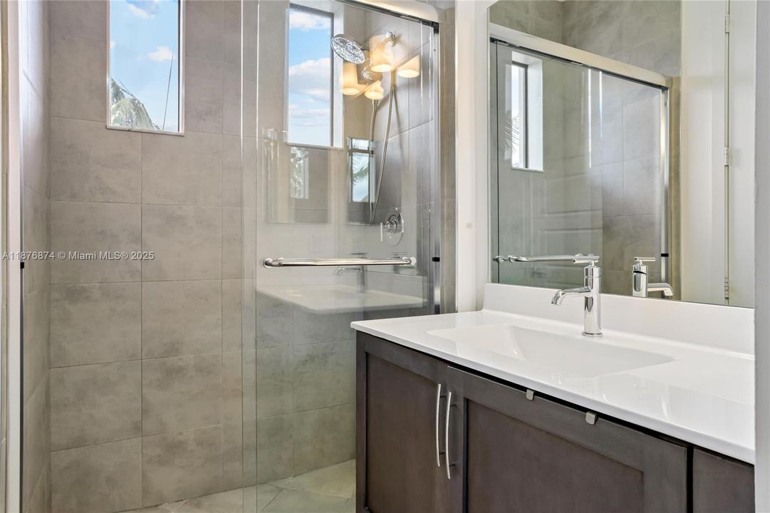 На продажу: $1,600,000 (5 спален, 4 ванн, 4142 Квадратных фут)