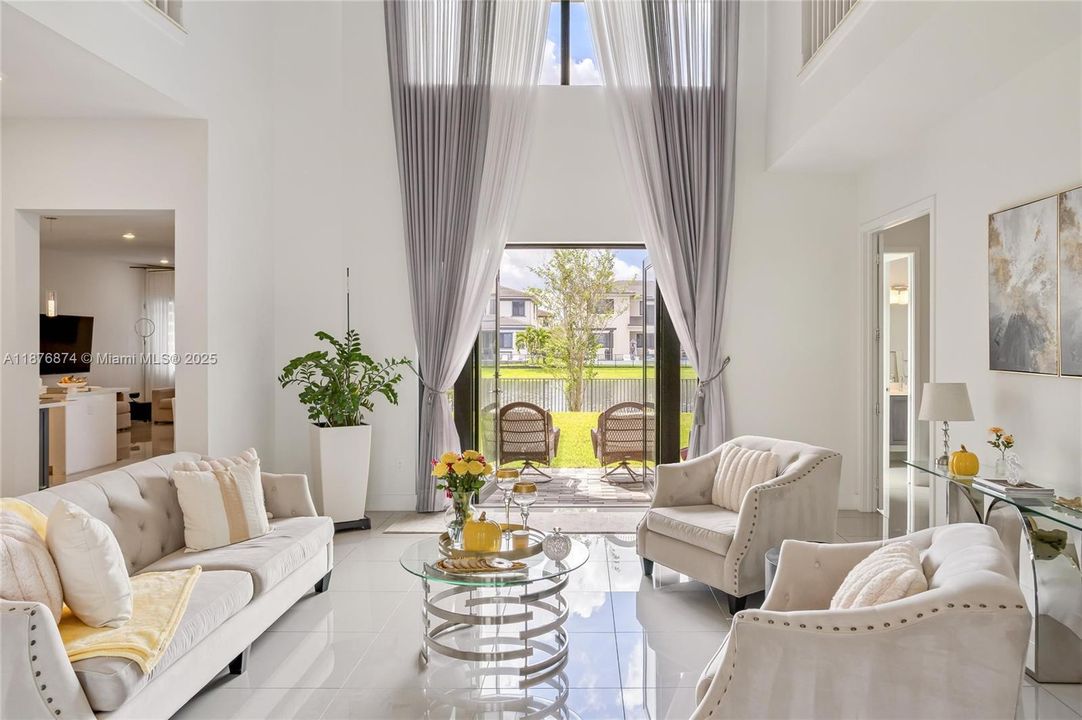 На продажу: $1,600,000 (5 спален, 4 ванн, 4142 Квадратных фут)