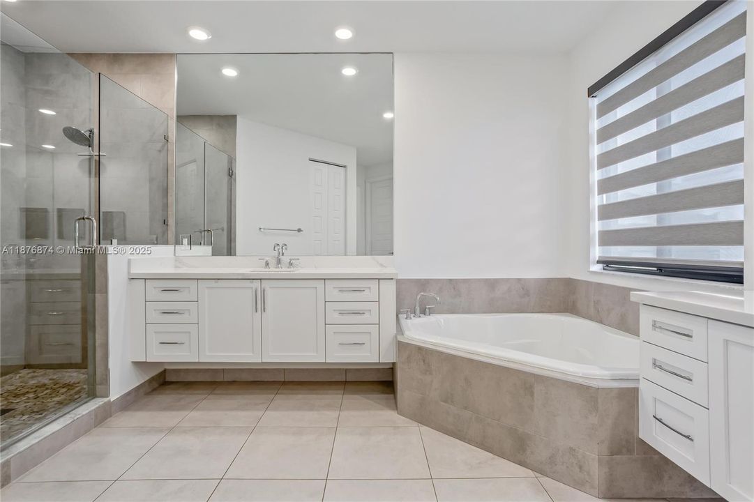 На продажу: $1,600,000 (5 спален, 4 ванн, 4142 Квадратных фут)