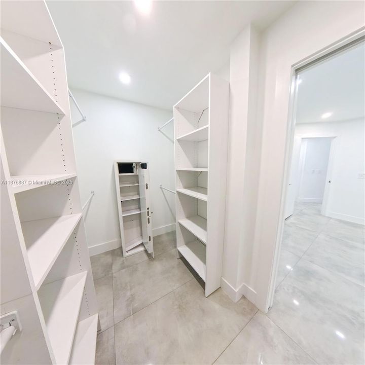 Recently Rented: $4,975 (4 beds, 2 baths, 1857 Square Feet)