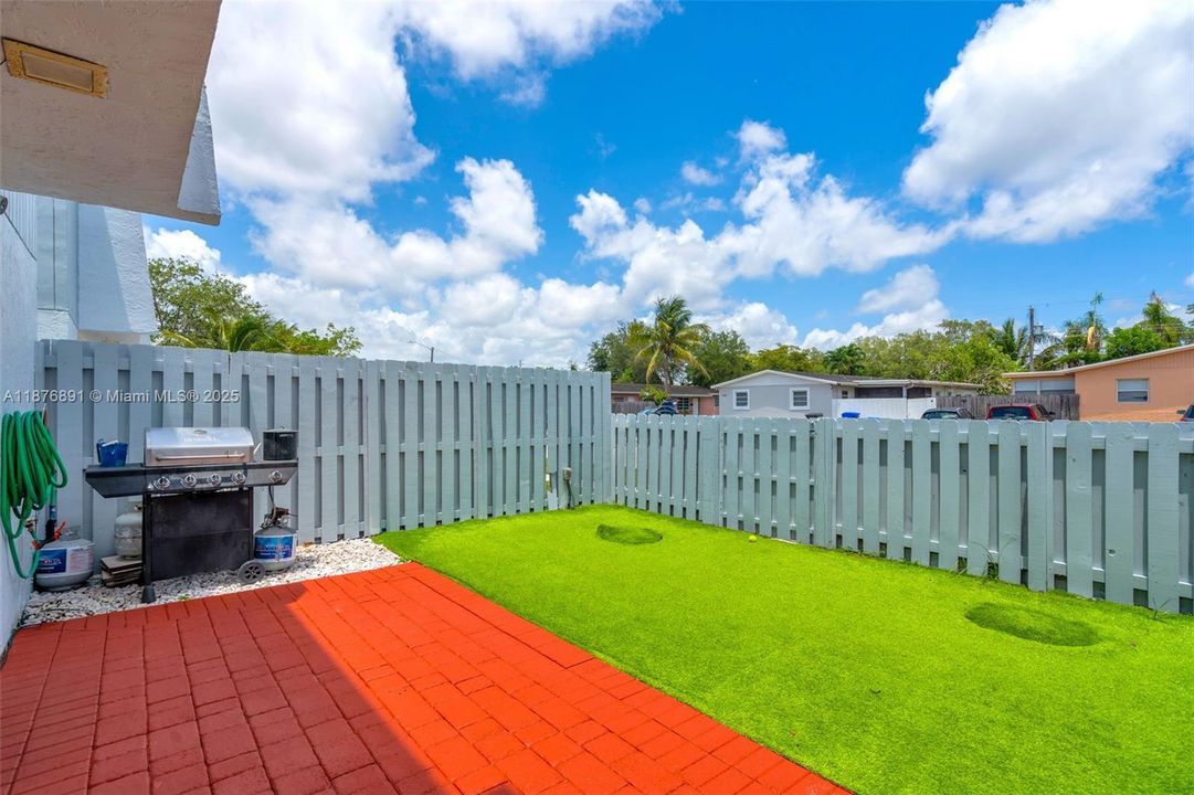 For Sale: $370,000 (3 beds, 2 baths, 1360 Square Feet)