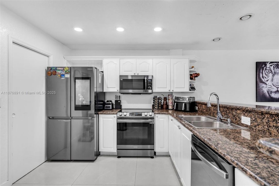For Sale: $370,000 (3 beds, 2 baths, 1360 Square Feet)
