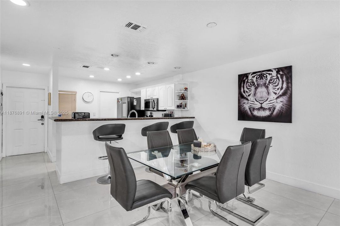 For Sale: $370,000 (3 beds, 2 baths, 1360 Square Feet)