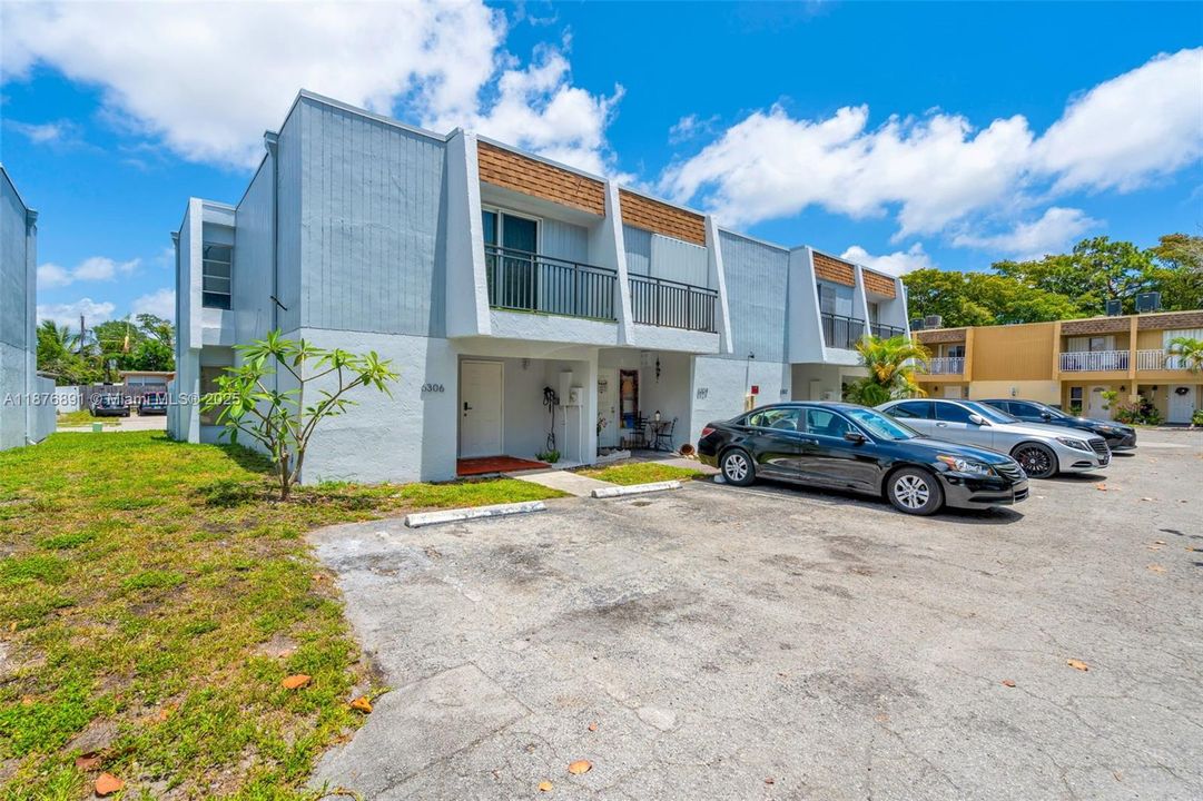 For Sale: $370,000 (3 beds, 2 baths, 1360 Square Feet)