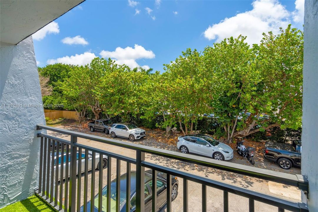 For Sale: $370,000 (3 beds, 2 baths, 1360 Square Feet)