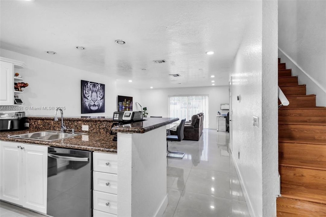 For Sale: $370,000 (3 beds, 2 baths, 1360 Square Feet)