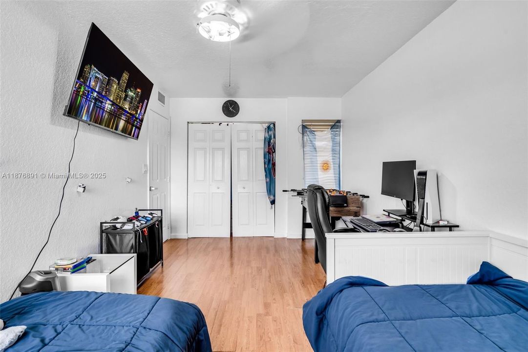 For Sale: $370,000 (3 beds, 2 baths, 1360 Square Feet)