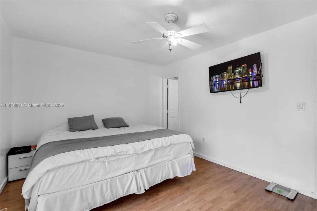 For Sale: $370,000 (3 beds, 2 baths, 1360 Square Feet)