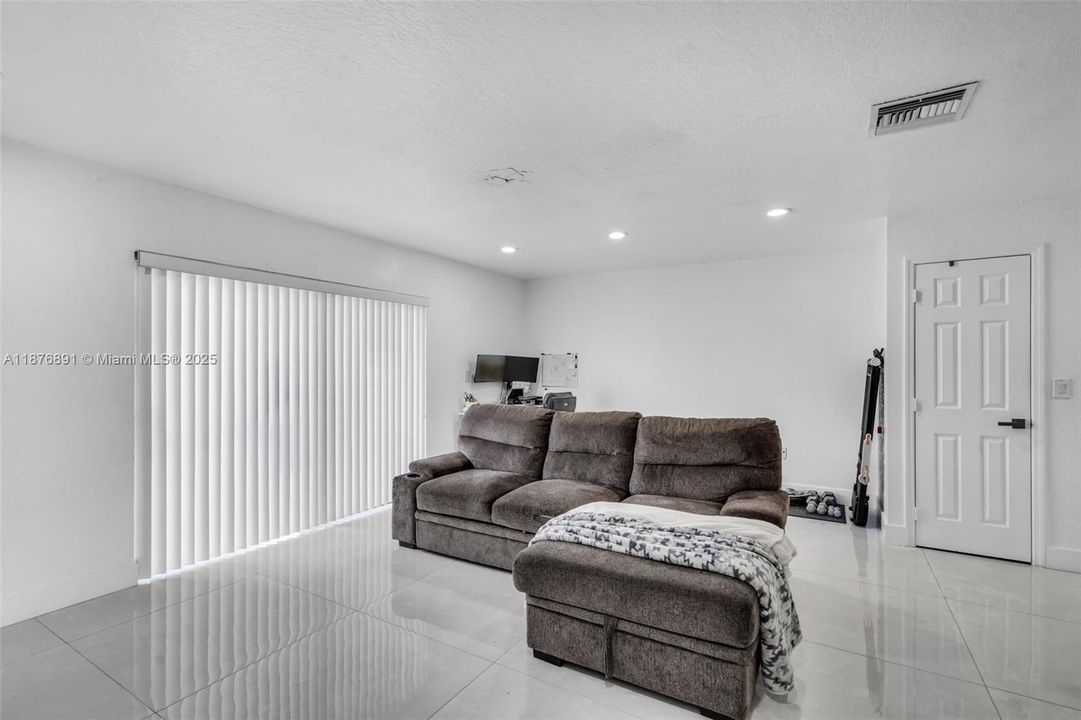 For Sale: $370,000 (3 beds, 2 baths, 1360 Square Feet)